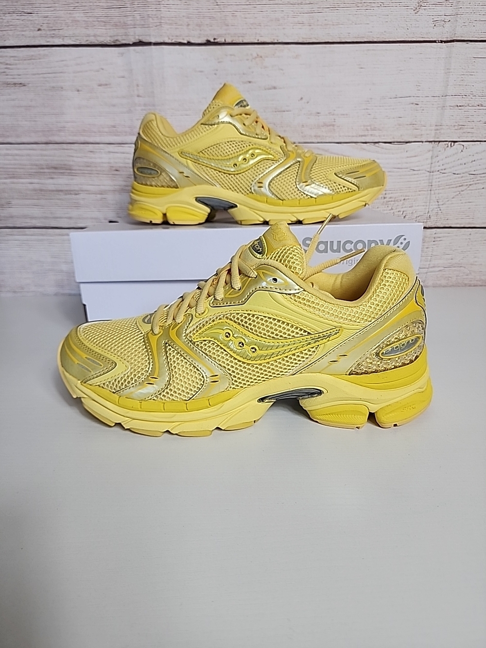 Title:
Saucony Yellow Sneakers NWT Bold Running Shoes Trendy Athletic Trainers